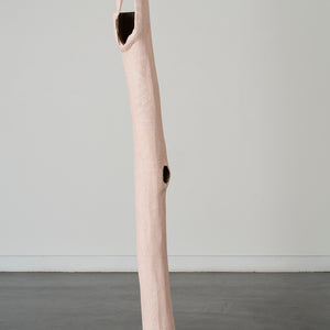 Manini Gumana, Garrapara (3820-23), 2023, Earth pigments on Stringybark hollow pole, 211 x 24 x 24 cm