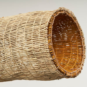 Lorna Jin-gubarrangunyja, An-gujechiya (1774-24), 2024, Pandanus and Bush Cane with natural dyes, 150 x 25 x 25 cm