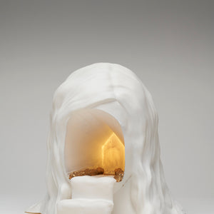 Jess Taylor, Dig two graves, 2022, 3D printed resin, paint, chain and shelf, 30 x 34 x 42 cm, ed. of 3