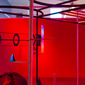 Min Wong’s ‘Lone Wolf’ at Cement Fondu alongside work by Shana Moulton, 2022. Photography by Jessica Maurer