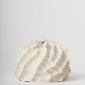 Sam Gold, Pale first light, 2021, porcelain, 11 x 14 cm