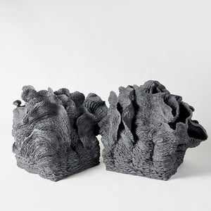 Sam Gold, Contact between us, 2021, stoneware and liquid quartz, 60 x 88 x 53 cm each irreg
