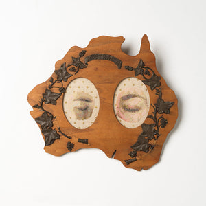Sera Waters, Blindspot, 2019, found frame, cotton and gold thread, 35 x 38 cm