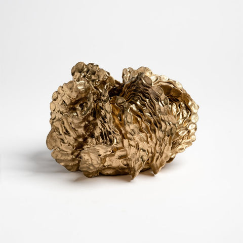 Sam Gold, Keep it humble, 2023, stoneware, gold enamel and quartz, 16 x 26 cm irreg. 