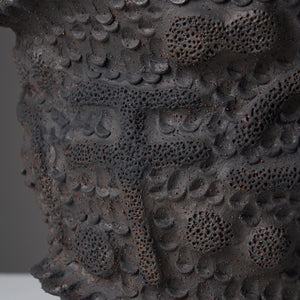 Josina Pumani, Untitled (481-25AS) (detail), 2025, hand-built stoneware and underglaze, 37 x 37 x 38.5 cm