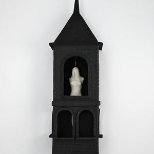 Fiona Roberts, Veiled, 2026, stoneware, porcelain, underglaze, glaze, acrylic paint, glue, chain, 45 × 14 × 7.5 cm
