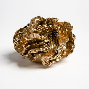 Sam Gold, Let’s have a look inside, 2023, stoneware, gold enamel and quartz, 16 x 25 cm irregular