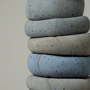 Anna Horne, Got the Blues (detail), 2023, concrete, steel stand and paint, 158 x 18 x 18 cm. Photography by Sam Roberts