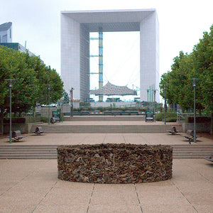James Darling and Lesley Forwood, Circle 1 – Roots across the World, 2006, 12 tonnes Mallee roots, at the Paris Summer Festival 2006, La Défense, Paris, France