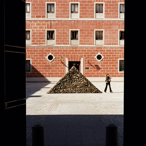James Darling and Lesley Forwood, Triangle 1, 2002, Mallee roots, 2.5 x 5.0 x 1.0 m, Centro Cultural Conde Duque, Madrid, Spain