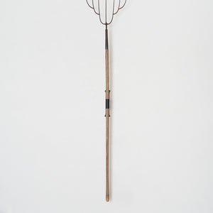 Julia Robinson, The Old Fellow, 2021, modified fork, steel, 230 x 50 x 35 cm