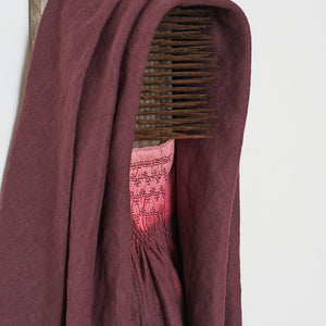 Julia Robinson, The Purblind One (detail), 2021, linen, thread, flax hackle, 90 x 35 x 18 cm