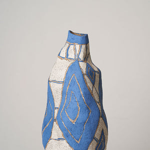 Pepai Jangala Carroll, Walungurru (148C-20), 2020, stoneware, 54 x 20 x 28 cm